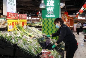 不爱社区团购的年轻人 撑起了便利店3000亿的生意