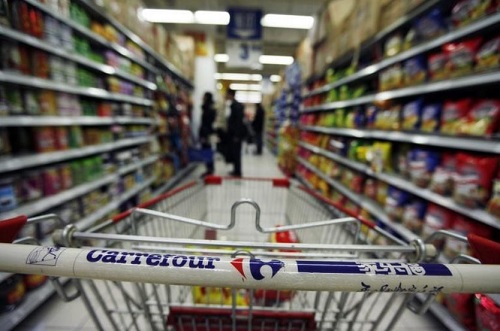 家乐福超市内的一辆购物车