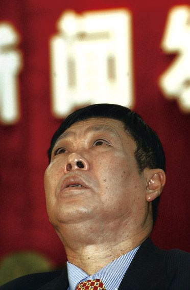 新闻发布会上的李经纬