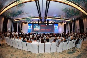 ��̽���е�����·��  2025��ԭ���۷�չ���ɹ���Ļ